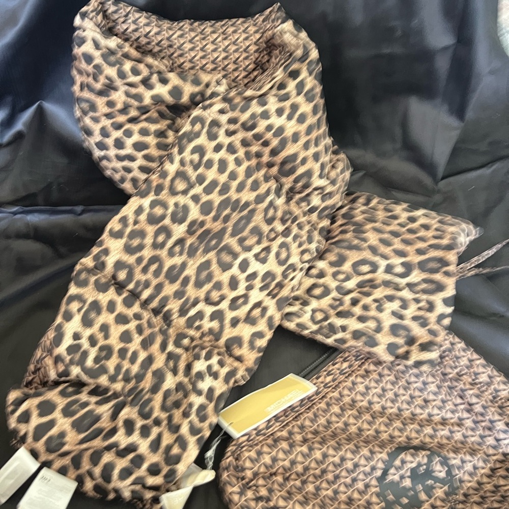 Michael Kors Fashion two way scarf set incl the matching bag NWT